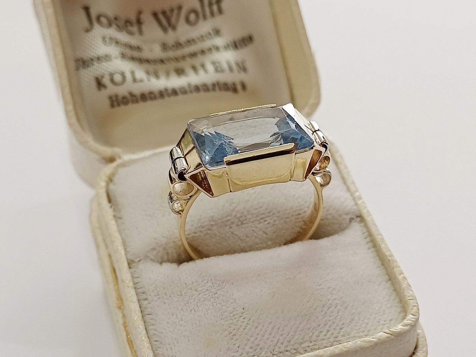 zlatý dámský prsten s akvamarínem, Au 585/1000, 14 kt, 30. léta, I.ČSR