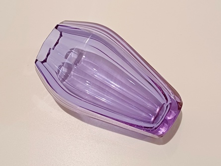 hranovaná váza Moser Diva 20 cm, alexandrit, Art Deco