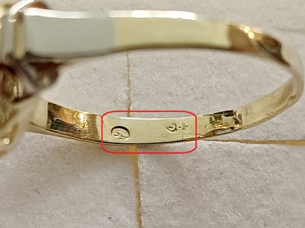 dámský zlatý prsten se safírem, ryzost 585/14k, 3,10 g, I.ČSR, lvíček