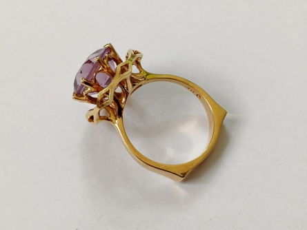 Designový dámský zlatý prsten s ametystem, ryzost 585/14k, 6,78 g