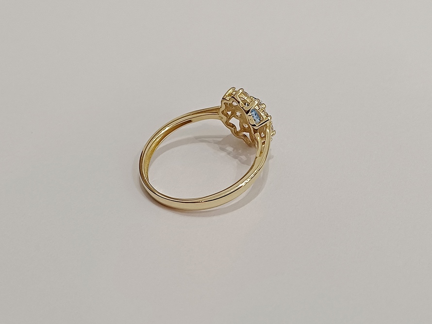zlatý prsten se safírem a leukosafíry, Au 585/1000, 14 kt