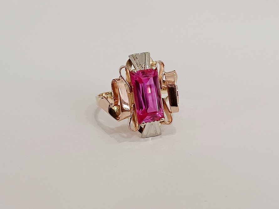 zlatý prsten s rubínem, Karat Brno, Au 585/1000, 14 kt, 50. léta, ČSR