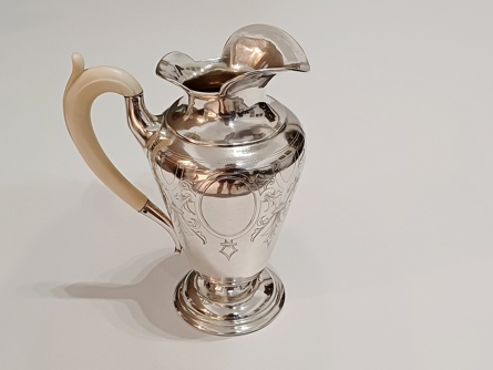 Konvička, stříbro, Ag 800, 327 g, RU, Vídeň