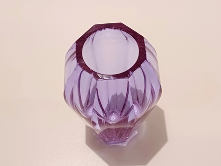 hranovaná váza Moser Diva 20 cm, alexandrit, Art Deco