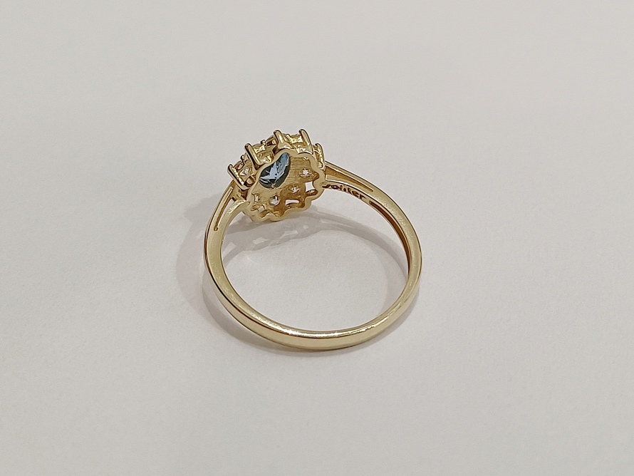 zlatý prsten se safírem a leukosafíry, Au 585/1000, 14 kt