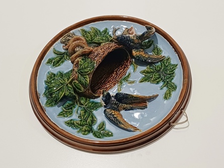 keramický závěsný talíř s reliéfem - ptáci, 32 cm, B. Bloch Eichwald