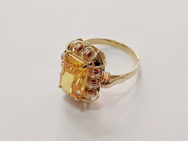 dámský zlatý prsten, citrín, ryzost Au 585/1000, 14 kt, 5,69 g, I.ČSR, lvíček