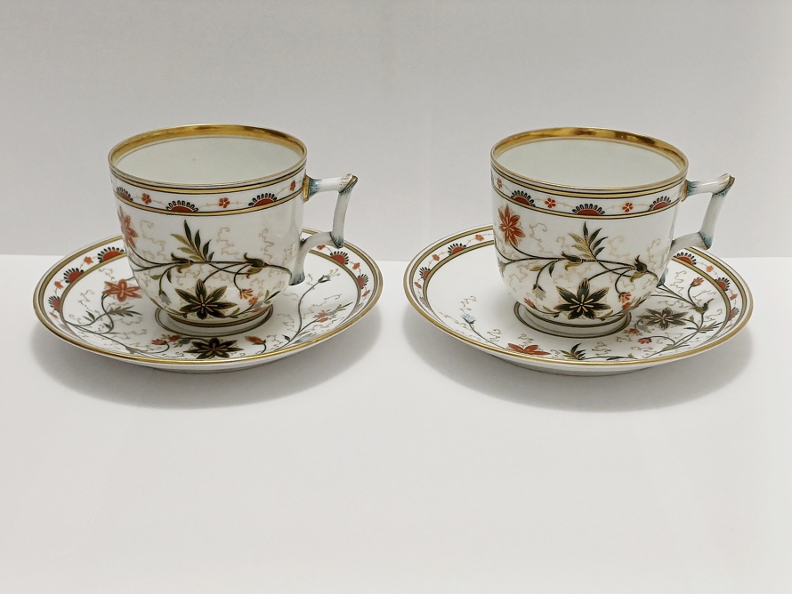 Porcelánový šálek s podšálkem v orientálním stylu