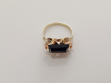 dámský zlatý prsten, onyx, ryzost 585/14k, 3,80 g, čejka