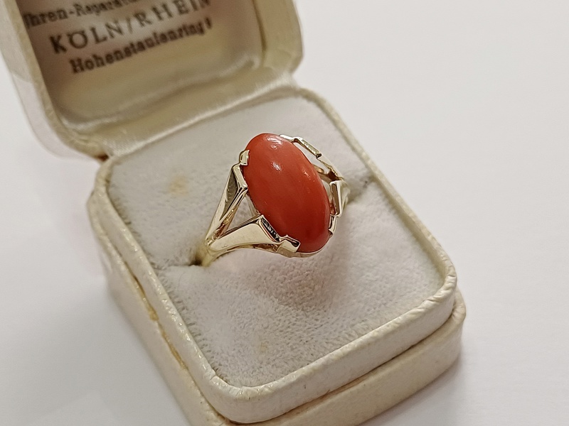zlatý dámský prsten s korálem, Au 585/1000, 14 kt, 60. léta